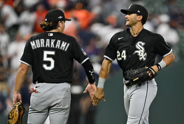Chicago White Sox right fielder Braden Montgomery (24) celebrates with first baseman Munetaka Murakami (5) after the White Sox defeated the Houston Astros 6-3 in the first game of their MLB, Baseball Herren, USA American League Wild Card game in Houston, Texas, on Tuesday, September 29, 2026. HOU20260929749 MARIAxLYSAKER