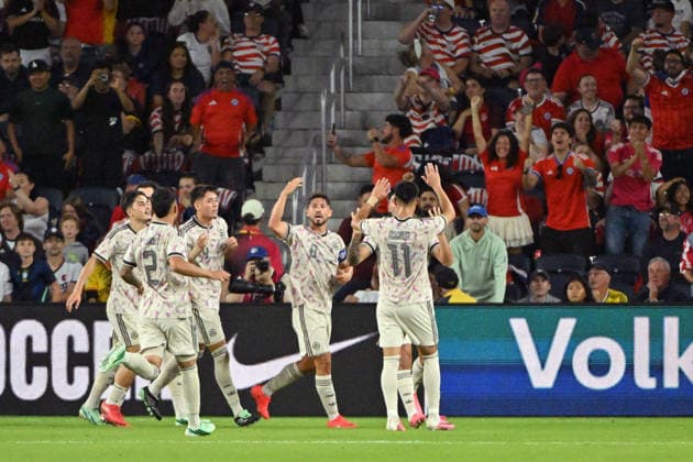 Futbol, Estados Unidos vs Chile Partido amistoso 2026. El jugador de Chile, Diego Ulloa, centro, celebra su gol durante el partido amistoso frente a Estados Unidos disputado en el estadio Energizer Park en San Luis, Estados Unidos. 29 09 2026 Jeff Lee Photosport Football, United States vs. Chile Friendly match 2026. Chilean player Diego Ulloa, center, celebrates his goal during the friendly match against Unites States, at the Energizer Park stadium in Saint Louis, United States. 29 09 2026 Jeff Lee Photosport Estados Unidos vs Chile, partido amistoso 2026