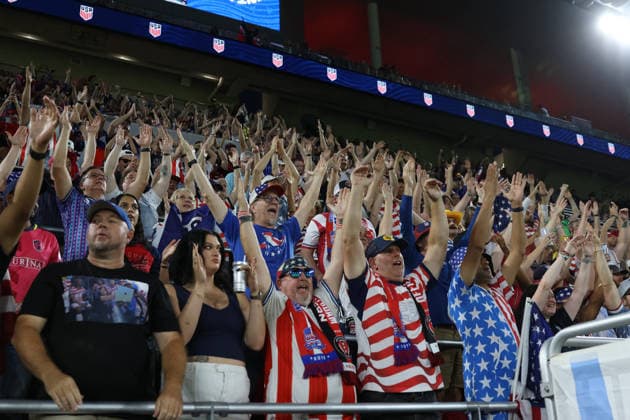 September 29, 2026, St. Louis, Missouri, USA: ST. LOUIS, MO - SEPTEMBER 29: USA FANS cheer as the USA MEN S national team, Nationalteam faces Chile during an International Friendly, Länderspiel, Nationalmannschaft at Energizer Park in St. Louis, Missouri, on September 29, 2026. St. Louis USA - ZUMAn332 20260929_zsp_n332_007 Copyright: xTaylorxNickersonx