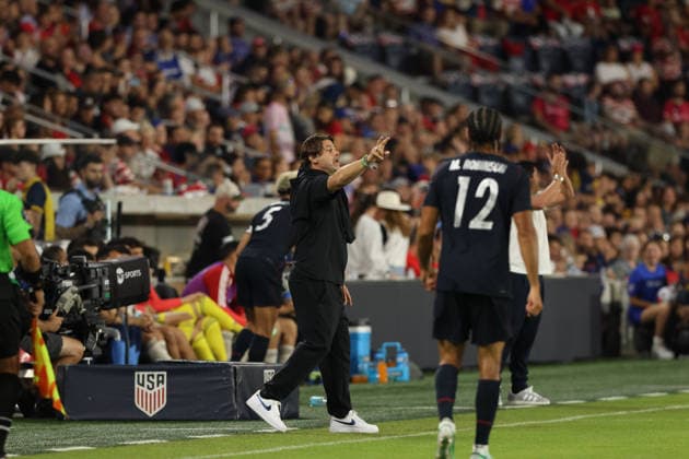 September 29, 2026, St. Louis, Missouri, USA: ST. LOUIS, MO - SEPTEMBER 29: U.S. MEN S national team, Nationalteam HEAD COACH MAURICIO POCHETTINO watches from the sidelines during an International Friendly, Länderspiel, Nationalmannschaft against Chile at Energizer Park in St. Louis, Missouri, on September 29, 2026. St. Louis USA - ZUMAn332 20260929_zsp_n332_010 Copyright: xTaylorxNickersonx