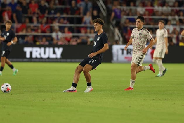 September 29, 2026, St. Louis, Missouri, USA: ST. LOUIS, MO - SEPTEMBER 29: ADRI MEHMETI of the USA MEN S national team, Nationalteam passes the ball during an International Friendly, Länderspiel, Nationalmannschaft against Chile at Energizer Park in St. Louis, Missouri, on September 29, 2026. St. Louis USA - ZUMAn332 20260929_zsp_n332_014 Copyright: xTaylorxNickersonx
