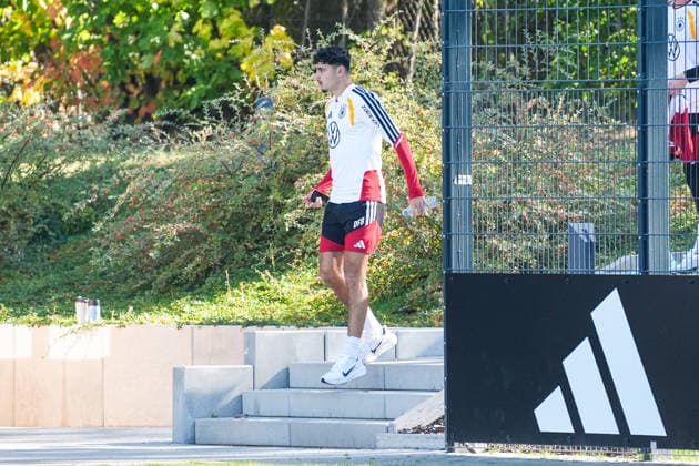 Aleksandar Pavlovic is the first player to arrive at the training field ahead of his home game in Munich against his father s home country, Serbia. Herzo Base, September 30, 2026. German National Team, Nations League Preparation, Home Ground, HerzoBase, World of Adidas, Herzogenaurach