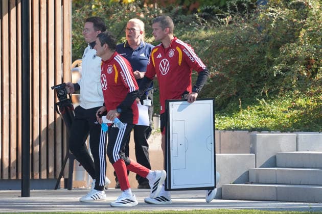 Assistant Coach Sven Bender, Germany, arrives with the Herzo Base 30 09 2026 tactics board. German National Team, Nations League preparation, Home Ground, HerzoBase, World of Adidas, Herzogenaurach