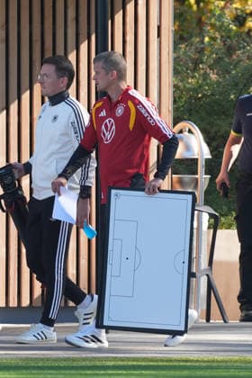 Assistant Coach Sven Bender, Germany, arrives with the Herzo Base 30 09 2026 tactics board. German National Team, Nations League preparation, Home Ground, HerzoBase, World of Adidas, Herzogenaurach