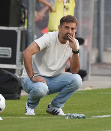 September 30, 2026, xhbx, Soccer, UEFA Women s Europa Cup Qualifiers, Eintracht Frankfurt vs. Fimleikafelag Hafnarfjördur, Coach Niko Arnautis, Eintracht Frankfurt women s team disappointed, looking disappointed, disappointed Frankfurt