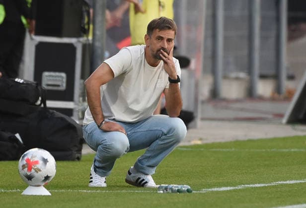 September 30, 2026, xhbx, Soccer, UEFA Women s Europa Cup Qualifiers, Eintracht Frankfurt vs. Fimleikafelag Hafnarfjördur, Coach Niko Arnautis, Eintracht Frankfurt women s team disappointed, looking disappointed, disappointed Frankfurt