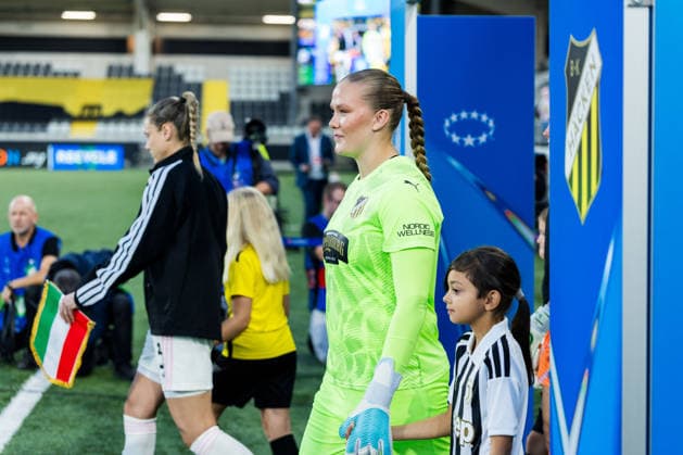 September 30, 260930: Goalkeeper Hanna Karlsson of Häcken ahead of the Women’s Champions League soccer match between Häcken and Juventus on September 30, 2026 in Gothenburg. Photo by Michael Erichsen, BILDBYRAN COP 89 MI1032 soccer football fotball UEFA Women’s Champions League Häcken Juventus women’s BBENG soccer football fotball UEFA Women’s Champions League Häcken Juventus women’s BBENG  Copyright: MICHAELxERICHSEN BB260930MI016