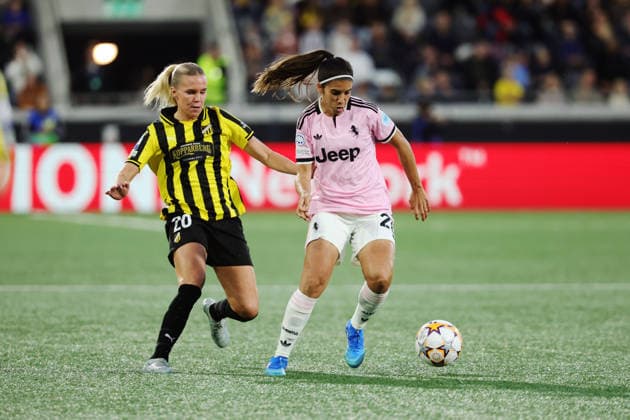 Häcken s Josefine Rybrink and Juventus Alba Redondo during Wednesday s UEFA Women s Champions League soccer match between BK Häcken and Juventus FC at Bravida Stadium in Gothenburg, Sweden, on September 30, 2026 GOTHENBURG SWEDEN x9200x  Copyright: xAdamxIhse TTx WOMENS CHAMPIONS LEAGUE HURRICANE - JUVENTUS
