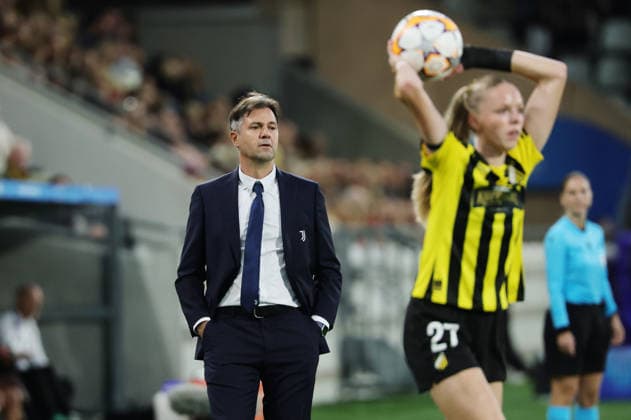 GOTHENBURG, SWEDEN 20260930 Juventus coach Isaac Guerrero during Wednesday s UEFA Women s Champions League soccer match between BK Häcken and Juventus FC at Bravida Stadium, GOTHENBURG, SWEDEN x9200x  Copyright: xAdamxIhse TTx WOMENS CHAMPIONS LEAGUE HÄCKEN - JUVENTUS