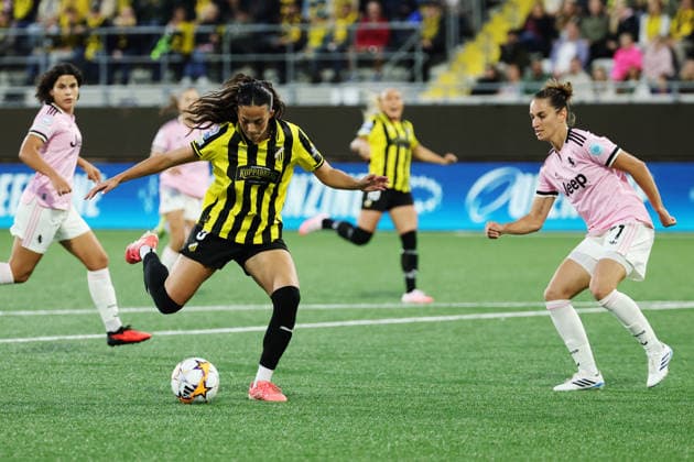 Häcken s Laney Egbuka and Juventus Martina Lenzini during Wednesday s UEFA Women s Champions League soccer match between BK Häcken and Juventus FC at Bravida Stadium in Gothenburg, Sweden, on September 30, 2026. GOTHENBURG, SWEDEN x9200x  Copyright: xAdamxIhse TTx WOMENS CHAMPIONS LEAGUE HURRICANE - JUVENTUS
