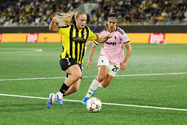 Häcken s Laney Egbuka and Juventus Martina Lenzini during Wednesday s UEFA Women s Champions League soccer match between BK Häcken and Juventus FC at Bravida Stadium in Gothenburg, Sweden, on September 30, 2026 GOTHENBURG SWEDEN x9200x  Copyright: xAdamxIhse TTx WOMENS CHAMPIONS LEAGUE HURRICANE - JUVENTUS
