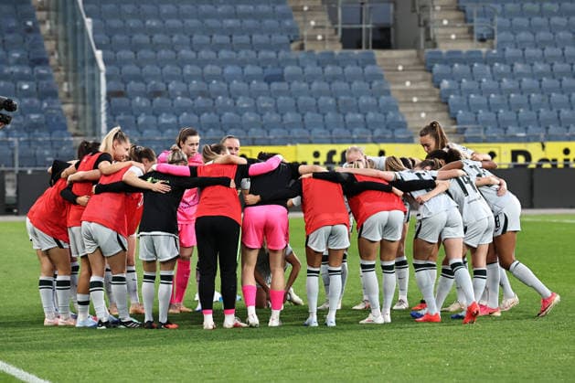 SOCCER - WEC, Sturm vs Wolfsburg GRAZ,AUSTRIA,30.SEP.26 - SOCCER - UEFA Women s Europa Cup, qualification, SK Sturm Graz vs VfL Wolfsburg. Image shows team of Wolfsburg.  GEPAxpictures xChrisxBauer