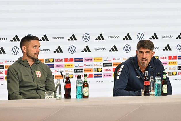 SERBIA press conference, PK, Pressekonferenz DUSAN TADIC and VELJKO PAUNOVIC coach of Serbia press conference at Allianz arena , Munich 01.10.2026 Foto: FOOTBALL, SERBIA, GERMANY, UEFA NATIONS LEAGUE, PRESS CONFEFERENCE Munich Allianz arena Germany Copyright: xMarkoxMetlas xMNxPressx