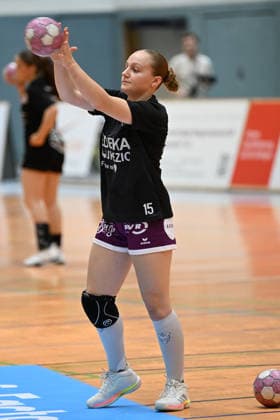 September 30, 2026, GER, Handball, Women, DHB Cup, 2026–2027 Season, Matchday 2, HSV Solingen Gräfrath 76 vs. TuS Metzingen Katharina Goldammer TuS Metzingen 15, during warm-up, individual play, individual play, full-body, full-body, Solingen Klingenhalle, North Rhine-Westphalia, Germany Copyright: xNordphoto Meuterx