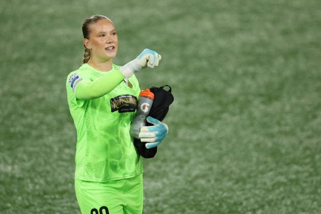 GOTHENBURG, SWEDEN 20260930 Häcken goalkeeper Hanna Karlsson and Juventus Alba Redondo during Wednesday s UEFA Women s Champions League soccer match between BK Häcken and Juventus FC at Bravida Stadium, GOTHENBURG, SWEDEN x9200x  Copyright: xAdamxIhse TTx WOMENS CHAMPIONS LEAGUE HURRICANE - JUVENTUS