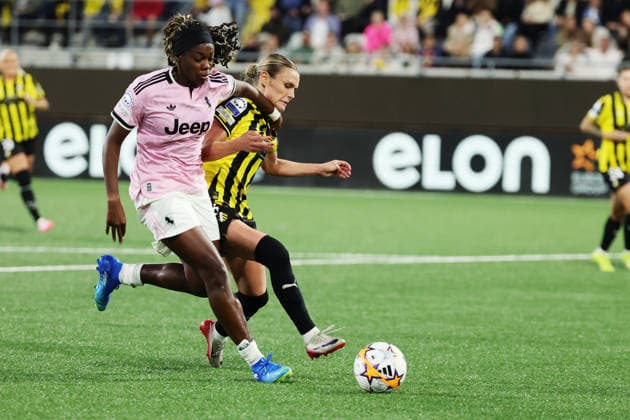 Juventus Kysha Sylla and Häcken s Maja Bodin during Wednesday s UEFA Women s Champions League soccer match between BK Häcken and Juventus FC at Bravida Stadium in Gothenburg, Sweden, on September 30, 2026 GOTHENBURG SWEDEN x9200x  Copyright: xAdamxIhse TTx WOMENS CHAMPIONS LEAGUE HURRICANE - JUVENTUS