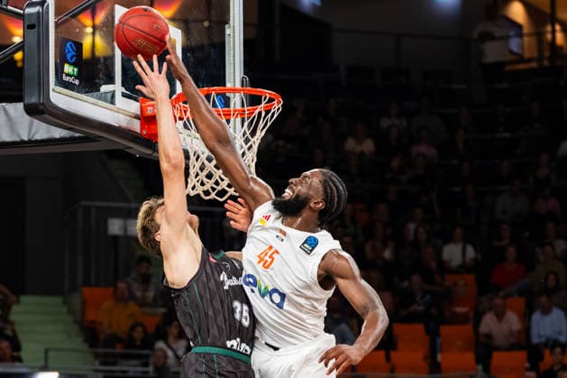 BKT EuroCup Ratiopharm Ulm vs. Balkan Botevgrad, September 30, 2026, Ulm, GERMANY. On September 30, 2026, Oluwasimisola Shittu of Ratiopharm Ulm scored 45 points against Ivan Alipiev of Balkan Botevgrad, 35 during the game between Ratiopharm Ulm and Balkan Botevgrad on Matchday 1 of the BKT EuroCup at the ratiopharm Arena Ulm Copyright: xBEAUTIFULxSPORTS Steinx