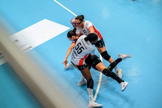 Luca Csikos of Thueringer HC, 05, is being defended by Farrelle Alicia Njinkeu of HSG Blomberg Lippe, 55, and Diana Doegg Magnusdottir of HSG Blomberg Lippe, 07 GER, Thuringer HC vs. HSG Blomberg Lippe, Handball, DHB Cup, 2026–2027 season, 2nd round, Wednesday, 7:00 p.m., September 30, 2026 GER, Thuringer HC vs. HSG Blomberg Lippe, Handball, DHB Cup, 2026–2027 season, Round 2, Wednesday, 7:00 p.m., September 30, 2026, Bad Langensalza Copyright: xMartinxHerbstx