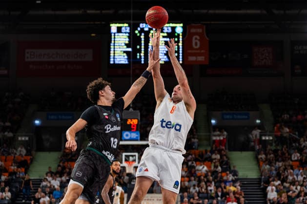 BKT EuroCup Ratiopharm Ulm vs. Balkan Botevgrad, September 30, 2026, Ulm, GERMANY, September 30, 2026, Javante Latrell McCoy of Balkan Botevgrad, No. 13 in a one-on-one battle with Devin Schmidt of Ratiopharm Ulm, No. 8, during the game between Ratiopharm Ulm and Balkan Botevgrad on Matchday 1 of the BKT EuroCup at the ratiopharm Arena Ulm Copyright: xBEAUTIFULxSPORTS Steinx