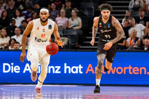 BKT EuroCup Ratiopharm Ulm vs. Balkan Botevgrad, September 30, 2026, Ulm, GERMANY. September 30, 2026: Armel Traore of Ratiopharm Ulm, No. 94, battles for the ball against Ivan Spirov of Balkan Botevgrad, 91, during the game between Ratiopharm Ulm and Balkan Botevgrad on Matchday 1 of the BKT EuroCup at the ratiopharm Arena Ulm Copyright: xBEAUTIFULxSPORTS Steinx