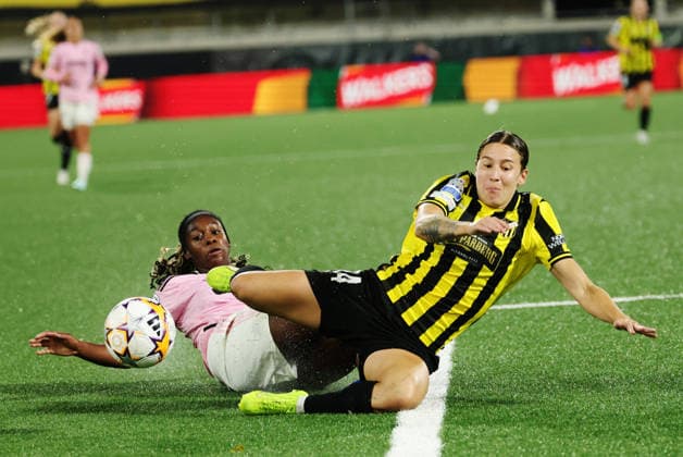 GOTHENBURG, SWEDEN 20260930 Juventus Kysha Sylla and Häcken s Tabitha Tindell during Wednesday s soccer match in the UEFA Women s Champions League between BK Häcken and Juventus FC at Bravida Stadium, GOTHENBURG, SWEDEN x9200x  Copyright: xAdamxIhse TTx WOMENS CHAMPIONS LEAGUE HÄCKEN - JUVENTUS