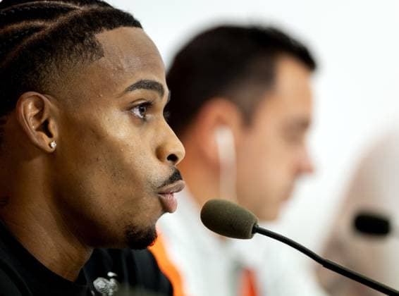 THESSALONIKI - Crysencio Summerville and national coach Xavi Hernandez during a press conference, PK, Pressekonferenz ahead of the Nations League match against Greece. KOEN VAN WEEL ANP xVIxANPxSportx xxANPxIVx 570916423 originalFilename: 570916423