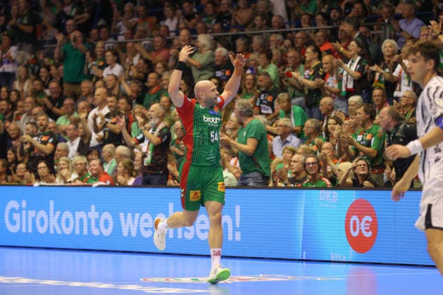 September 30, 2026, xgox, Opel HBL Handball, SC Magdeburg vs. THW Kiel, emspor, from left: Oscar Bergendahl (Magdeburg), 54, celebration, goal celebration, celebrating the goal, Magdeburg celebration