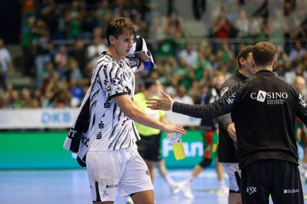 September 30, 2026, xgox, Opel HBL Handball, SC Magdeburg vs. THW Kiel, emspor, from left: Julian Köster (Kiel), 7, looks disappointed, looks dejected, looks downcast, disappointed (Magdeburg)