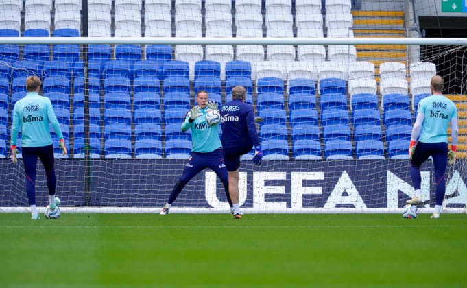 Soccer, Nations League: Wales vs. Norway, Nations League: Cardiff, Wales, September 30, 2026. Goalkeeper Orjan Haskjold Nyland during training at Cardiff City Stadium the day before the match against Wales. Photo by Lise Aserud, NTB, Cardiff, Wales. FOR EDITORIAL USE ONLY. RESTRICTED USE FOR BETTING COMPANIES.  Copyright: xLisexAserudx xNTBx