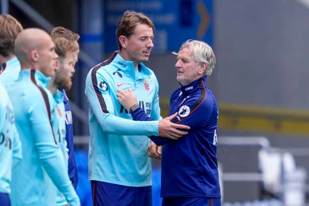 Soccer, Nations League: Wales vs. Norway, Nations League in Cardiff, Wales, September 30, 2026. Sander Berge with Kent Bergersen during training at Cardiff City Stadium the day before the match against Wales. Photo by Lise Aserud, NTB, Cardiff, Wales. FOR EDITORIAL USE ONLY. RESTRICTED USE FOR BETTING COMPANIES.  Copyright: xLisexAserudx xNTBx