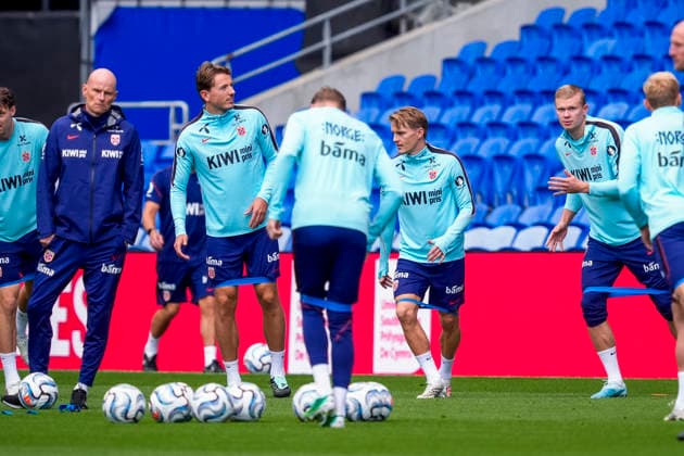 Soccer, Nations League: Wales vs. Norway, Nations League: Cardiff, Wales, September 30, 2026. National team manager Stale Solbakken during training at Cardiff City Stadium the day before the match against Wales. Photo by Lise Aserud, NTB, Cardiff, Wales. EDITORIAL USE ONLY. RESTRICTED USE FOR BETTING COMPANIES.  Copyright: xLisexAserudx xNTBx