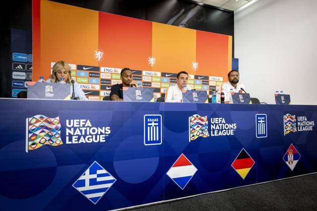 THESSALONIKI - Crysencio Summerville and national coach Xavi Hernandez during a press conference, PK, Pressekonferenz ahead of the Nations League match against Greece. KOEN VAN WEEL ANP xVIxANPxSportx xxANPxIVx 570919051 originalFilename: 570919051