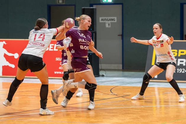Head-to-head matchup between Emma Elisabeth Schwitzer (HSV Solingen Graefrath), 14, and Lotta Roepcke (TuS Metzingen), 14; HSV Solingen Graefrath 76 vs. TuS Metzingen, DHB Women’s Cup, Round 2, 2026–2027 season, September 30, 2026 HSV Solingen Graefrath 76 vs. TuS Metzingen, DHB Women’s Cup, Round 2, 2026–2027 season, September 30, 2026, Solingen Copyright: xEibner-Pressefoto ThomasxHaeslerx EP_THR