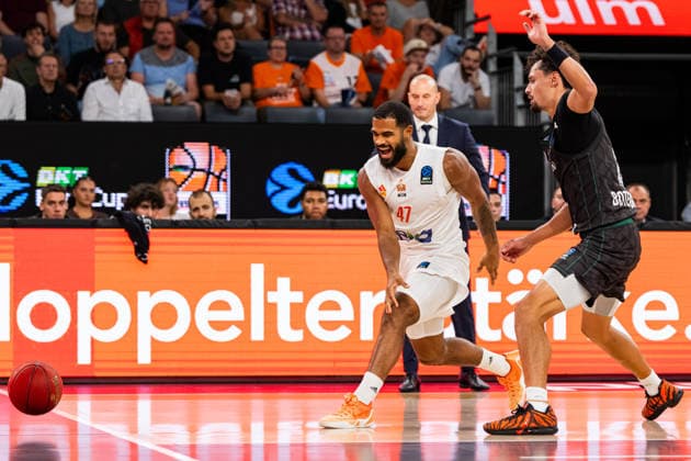 BKT EuroCup: Ratiopharm Ulm vs. Balkan Botevgrad, September 30, 2026, Ulm, GERMANY September 30, 2026 Marvin Heckel of ratiopharm Ulm, No. 47, loses the ball during the game between ratiopharm Ulm and Balkan Botevgrad on Matchday 1 of the BKT EuroCup at the ratiopharm Arena in Ulm Copyright: xBEAUTIFULxSPORTS Steinx