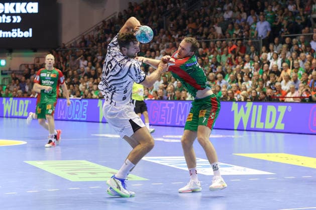 September 30, 2026, xgox, Opel HBL Handball, SC Magdeburg vs. THW Kiel, emspor, from left: Harald Reinkind (Kiel), 6, Felix Claar (Magdeburg), 7, one-on-one, duel, battle, tackle, Magdeburg