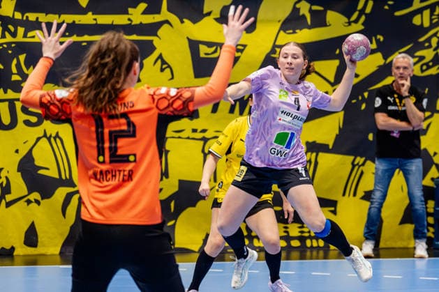 Dortmund, September 30, 2026, Handball, Women s, DHB Cup, Round 2, BVB Borussia Dortmund vs. SV Union Halle Neustadt; Maksi Pallas (SV Union Halle Neustadt) scored 4 goals against Sarah Wachter (BVB), 12