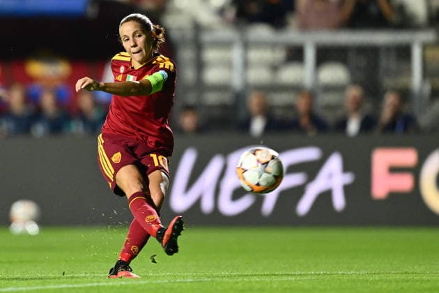 IPA89151543 - Manuela Giugliano of A.S. Roma Femminile is in action during Matchday 2 of the 2026 27 UEFA Women s Champions League group stage, a soccer match between A.S. Roma and FC Barcelona, Barca at Tre Fontane Stadium on September 30, 2026, in Rome, Italy. Copyright: xDomenicoxCippitelli IPAxSportx xx IPA89151543