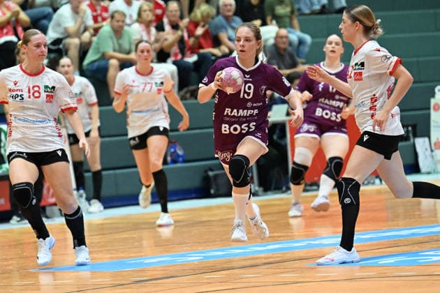 September 30, 2026, GER, Handball, Women, DHB Cup, 2026–2027 Season, Matchday 2, HSV Solingen Gräfrath 76 vs. TuS Metzingen Johanna Farkas TuS Metzingen 19, Running toward the goal at Solingen Klingenhalle, North Rhine-Westphalia, Germany Copyright: xNordphoto Meuterx