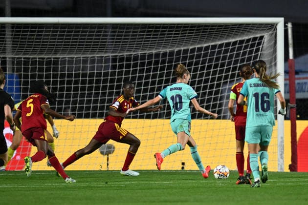 SOCCER - Women s Champions League - AS Roma vs. FC Barcelona, Barca Photo by IPA ABACAPRESS.COM89151547 - Caroline Graham Hansen of F.C. Barcelona scores the goal to make it 0-1 during Matchday 2 of the group stage of the 2026 27 UEFA Women s Champions League, a soccer match played between A.S. Roma and F.C. Barcelona at Tre Fontane Stadium on September 30, 2026, in Rome, Italy. Rome Italy Copyright: xIPAxSport ABACAx
