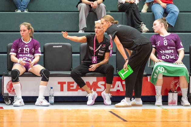 Edina Rott (TuS Metzingen) and Miriam Hirsch (TuS Metzingen), the coaches, need to discuss the match between HSV Solingen Graefrath 76 and TuS Metzingen, DHB Women’s Cup, Round 2, 2026–2027 season, September 30, 2026: HSV Solingen Graefrath 76 vs. TuS Metzingen, DHB Women’s Cup, Round 2, 2026–2027 Season, September 30, 2026, Solingen Copyright: xEibner-Pressefoto ThomasxHaeslerx EP_THR