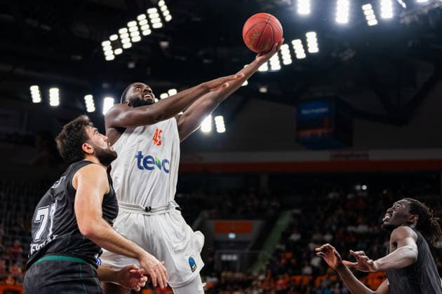 BKT EuroCup: Ratiopharm Ulm vs. Balkan Botevgrad, September 30, 2026, Ulm, GERMANY September 30, 2026 Oluwasimisola Shittu of ratiopharm Ulm, 45, drives to the basket for a shot during the game between ratiopharm Ulm and Balkan Botevgrad on Matchday 1 of the BKT EuroCup at the ratiopharm Arena Ulm Copyright: xBEAUTIFULxSPORTS Steinx