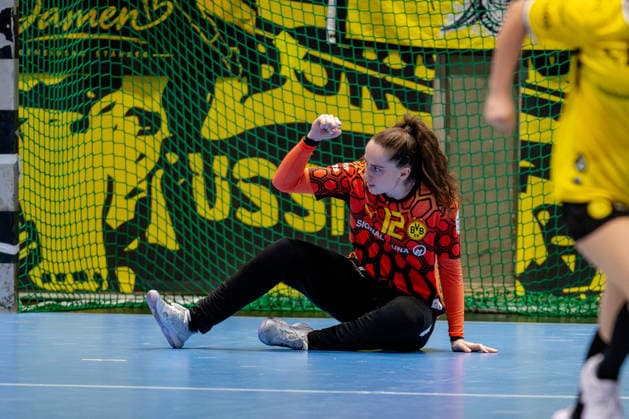 Dortmund, September 30, 2026, Handball, Women s, DHB Cup, 2nd Round, BVB Borussia Dortmund vs. SV Union Halle Neustadt; Sarah Wachter (BVB, No. 12) celebrates after a save