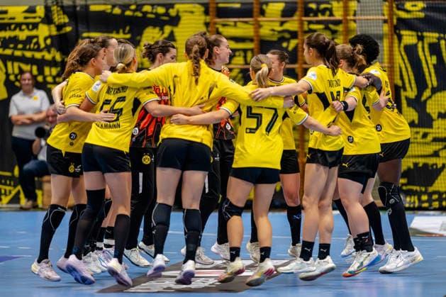 Dortmund, September 30, 2026, Handball, Women s, DHB Cup, 2nd Round, BVB Borussia Dortmund vs. SV Union Halle Neustadt The Borussia Dortmund women s team celebrates the victory