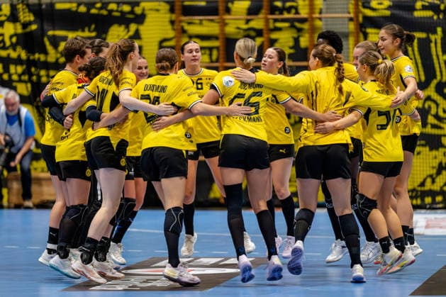 Dortmund, September 30, 2026, Handball, Women s, DHB Cup, 2nd Round, BVB Borussia Dortmund vs. SV Union Halle Neustadt The Borussia Dortmund women s team celebrates the victory