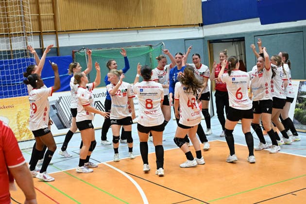September 30, 2026, GER, Handball, Women, DHB Cup, 2026–2027 Season, Matchday 2, HSV Solingen Gräfrath 76 vs. TuS Metzingen—the Solingen women won 34–32 and are celebrating—Solingen Klingenhalle, North Rhine-Westphalia, Germany Copyright: xNordphoto Meuterx