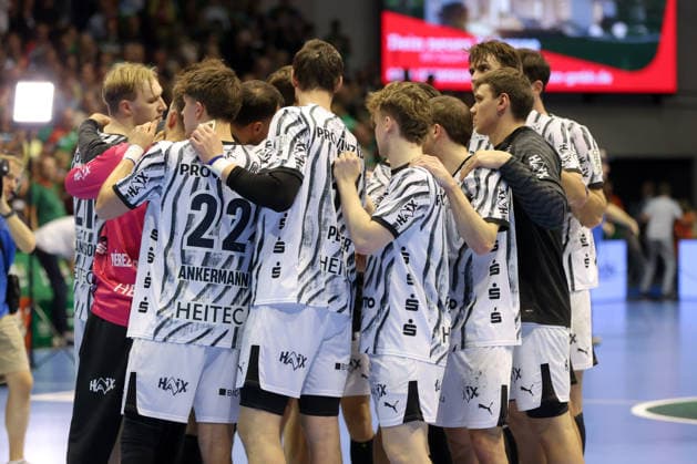 September 30, 2026, xgox, Opel HBL Handball, SC Magdeburg vs. THW Kiel, emspor, from left: Kiel looks disappointed, looks dejected, looks downcast, Magdeburg looks disappointed