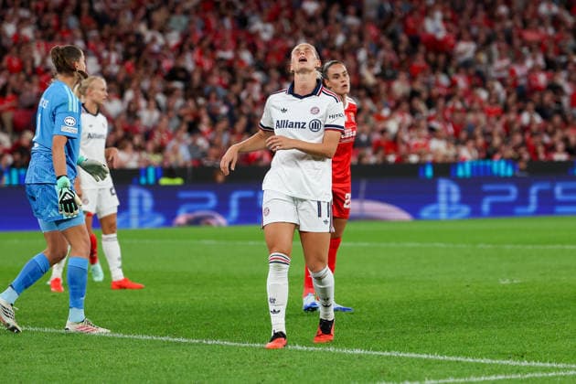 Lisbon, Portugal, September 30: Klara Bühl of FC Bayern Munich was disappointed during the UEFA Women s Champions League 2026–27 group stage Matchday 2 match between SL Benfica and FC Bayern Munich on September 30, 2024, in Lisbon, Portugal Copyright: HMBxMedia JoaquimxFerreira