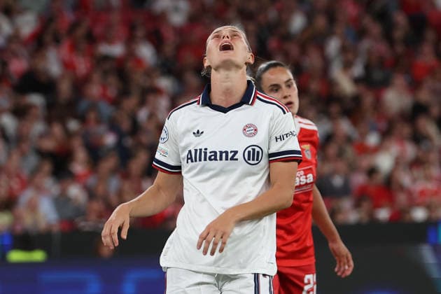 Lisbon, Portugal, September 30: Klara Bühl of FC Bayern Munich was disappointed during the UEFA Women s Champions League 2026–27 group stage Matchday 2 match between SL Benfica and FC Bayern Munich on September 30, 2024, in Lisbon, Portugal Copyright: HMBxMedia JoaquimxFerreira