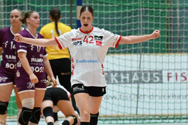 September 30, 2026, GER, Handball, Women, DHB Cup, 2026–2027 Season, Matchday 2, HSV Solingen Gräfrath 76 vs. TuS Metzingen, Goal celebration, Jubilation, Victory lap, Deborah Spatz, HSV Solingen Gräfrath 42, Solingen Klingenhalle, NRW, Germany Copyright: xNordphoto Meuterx