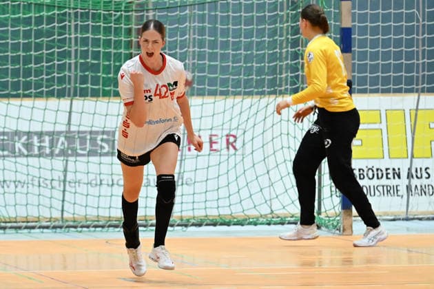 September 30, 2026, GER, Handball, Women, DHB Cup, 2026–2027 Season, Matchday 2, HSV Solingen Gräfrath 76 vs. TuS Metzingen, Goal celebration, Cheering, Victory lap, Deborah Spatz, HSV Solingen Gräfrath 42, Solingen Klingenhalle, NRW, Germany Copyright: xNordphoto Meuterx
